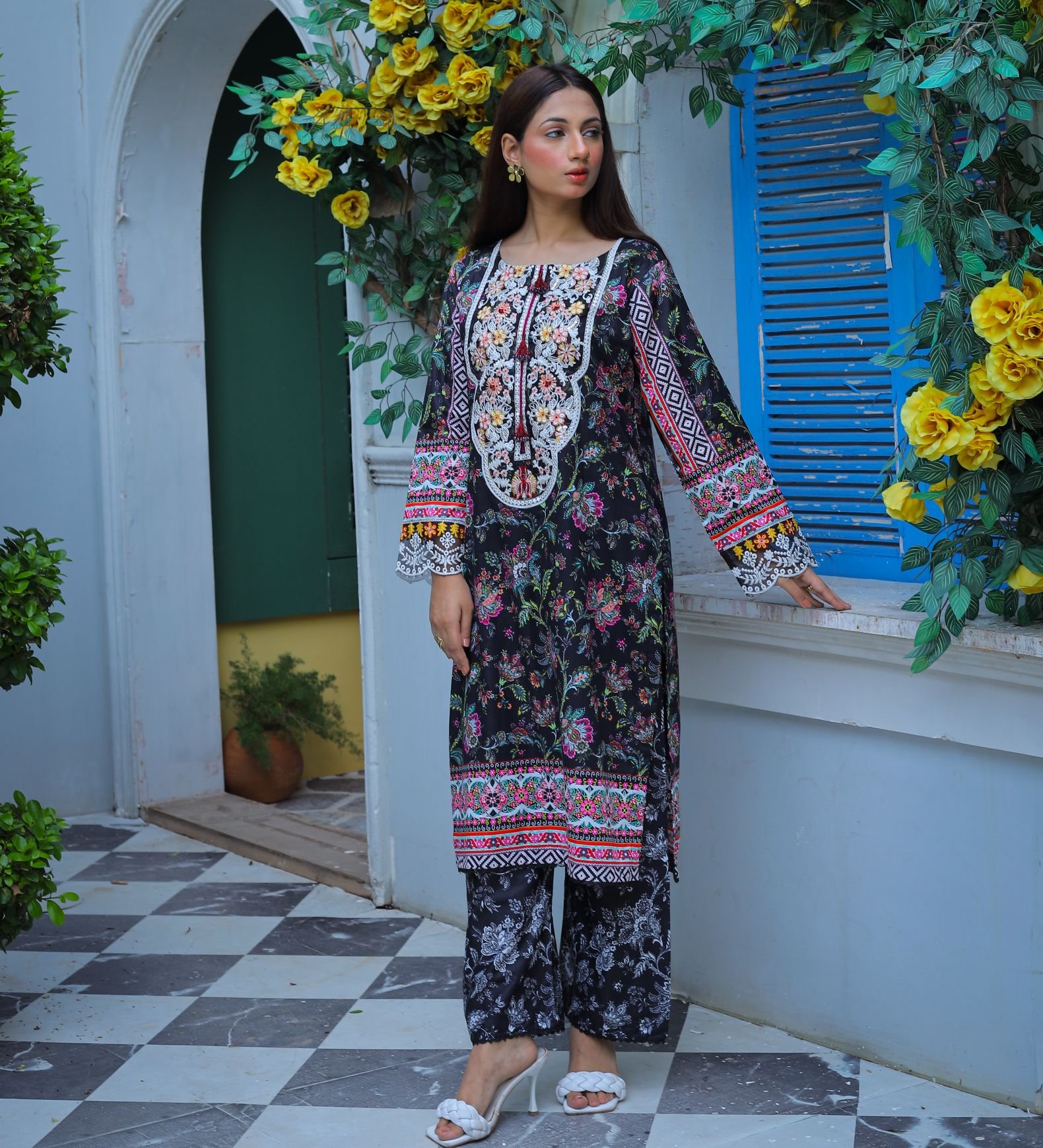 Pure Cotton Lawn Embroidered 2 Piece Suit – Noir Blossom
